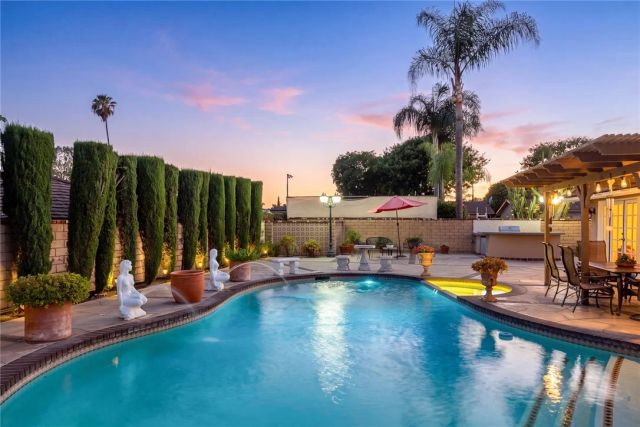 9450 Broadway, Temple City, CA 91780