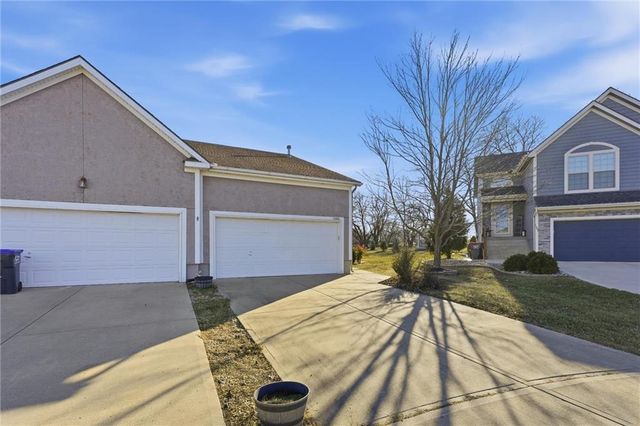 1305 159th Street, Basehor, KS 66007