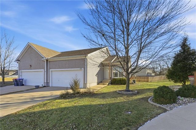 1305 159th Street, Basehor, KS 66007