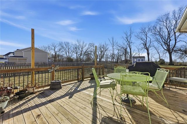 1305 159th Street, Basehor, KS 66007