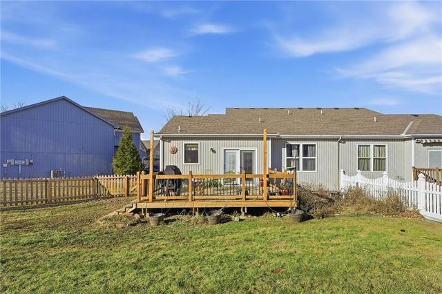 1305 159th Street, Basehor, KS 66007