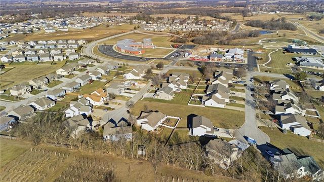 1305 159th Street, Basehor, KS 66007