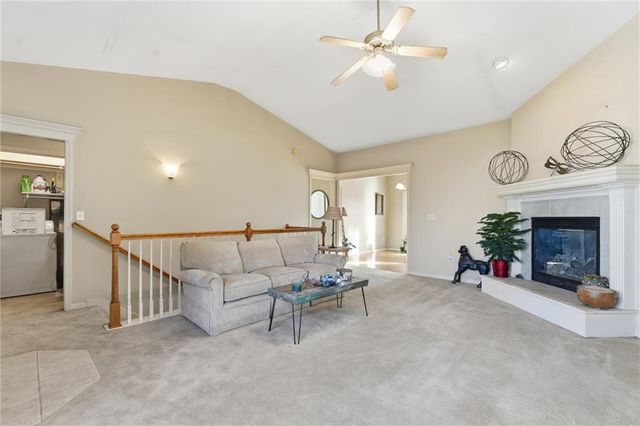 1305 159th Street, Basehor, KS 66007