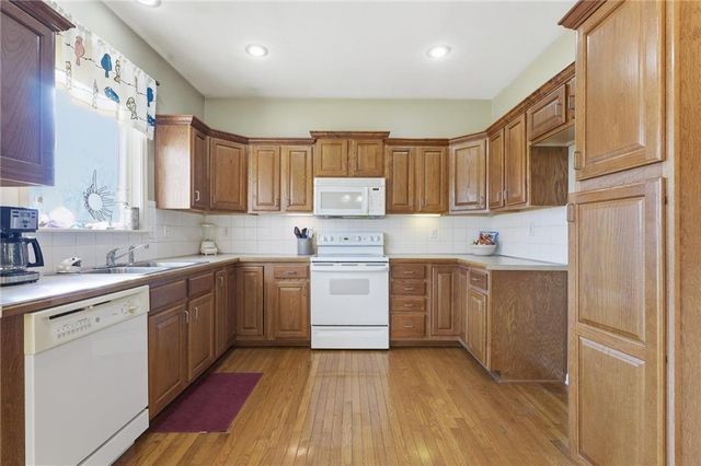 1305 159th Street, Basehor, KS 66007