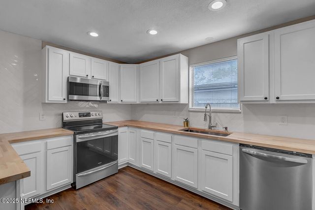 4518 CROSSTIE Road S, Jacksonville, FL 32257