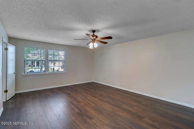 4518 CROSSTIE Road S, Jacksonville, FL 32257