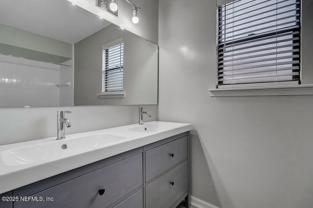 4518 CROSSTIE Road S, Jacksonville, FL 32257