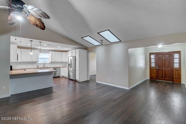 4518 CROSSTIE Road S, Jacksonville, FL 32257