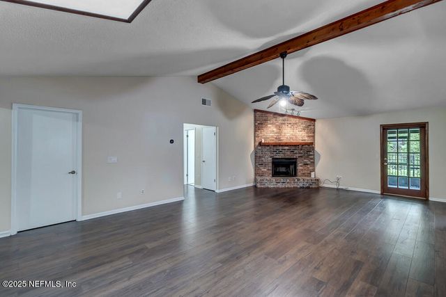 4518 CROSSTIE Road S, Jacksonville, FL 32257