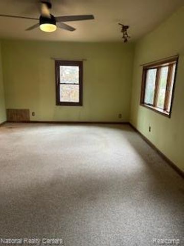 20 Crescent Lake Road, Waterford Charter Township, MI 48327