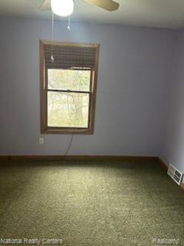 20 Crescent Lake Road, Waterford Charter Township, MI 48327