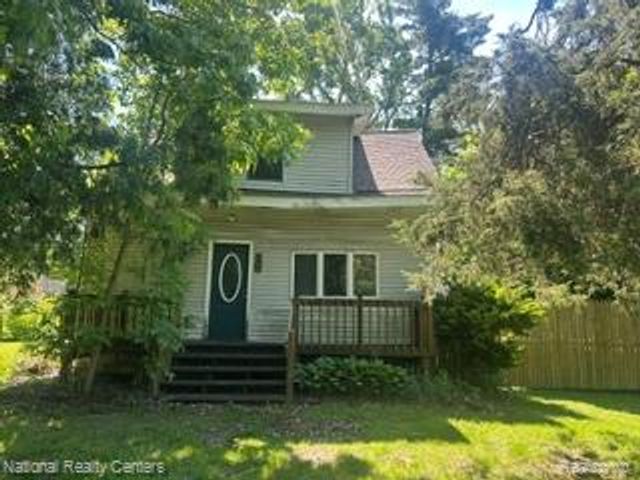 20 Crescent Lake Road, Waterford Charter Township, MI 48327