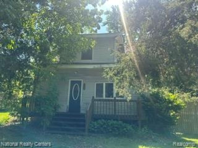 20 Crescent Lake Road, Waterford Charter Township, MI 48327