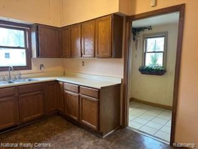 20 Crescent Lake Road, Waterford Charter Township, MI 48327