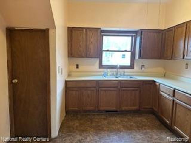 20 Crescent Lake Road, Waterford Charter Township, MI 48327