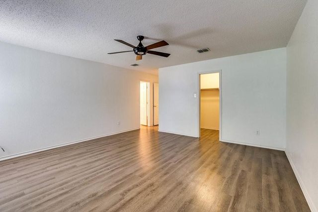 638 Silvertop Road, Arlington, TX 76002