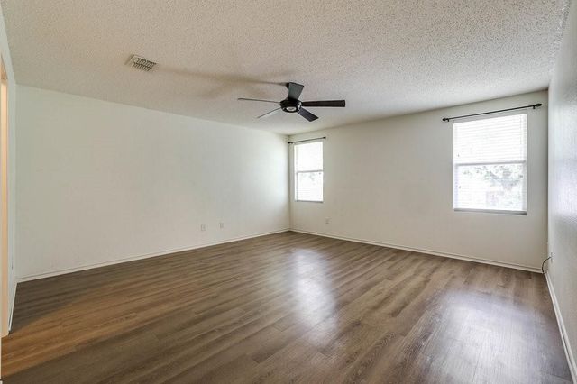 638 Silvertop Road, Arlington, TX 76002