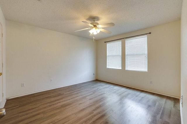 638 Silvertop Road, Arlington, TX 76002