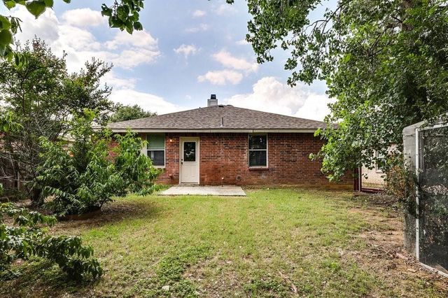 638 Silvertop Road, Arlington, TX 76002