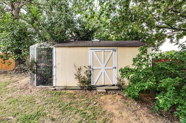 638 Silvertop Road, Arlington, TX 76002