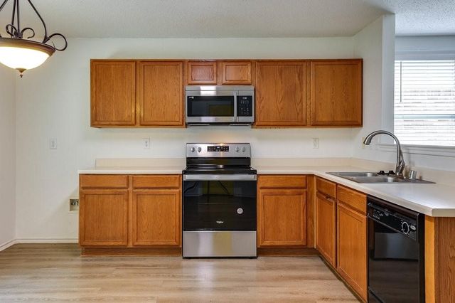 638 Silvertop Road, Arlington, TX 76002