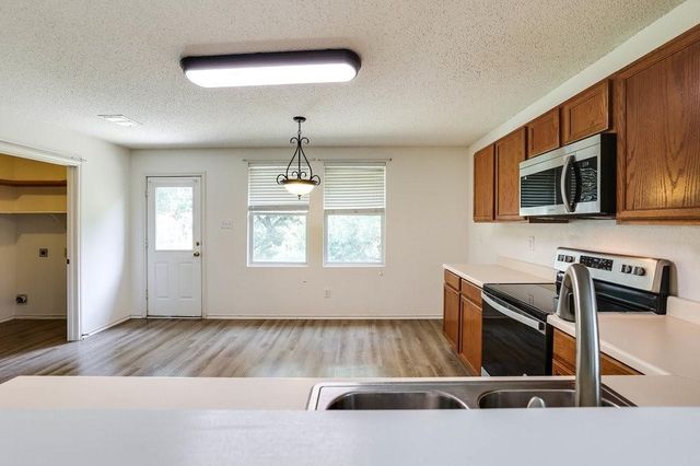 638 Silvertop Road, Arlington, TX 76002