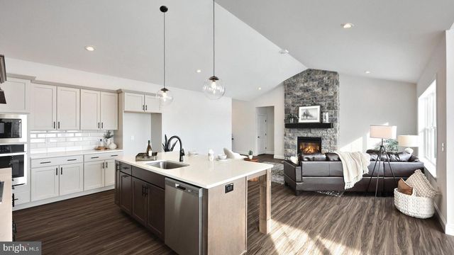 604 LILLIANA DR, Lebanon, PA 17046