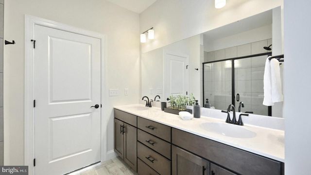 604 LILLIANA DR, Lebanon, PA 17046