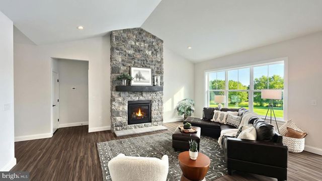 604 LILLIANA DR, Lebanon, PA 17046