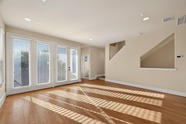 2318 Emancipation Avenue, Houston, TX 77004