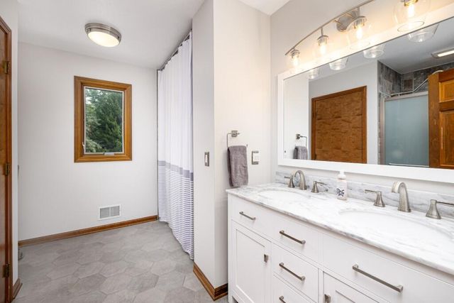 9108 Cambridge Drive, Saline, MI 48176