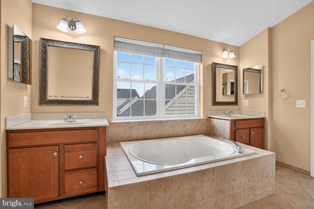 42538 NEIGHBORLY LN, Chantilly, VA 20152