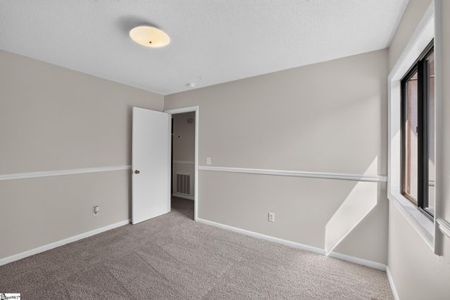 1004 Hollow Oak Drive, Taylors, SC 29687