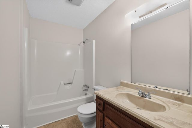 1004 Hollow Oak Drive, Taylors, SC 29687