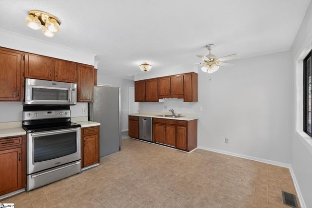 1004 Hollow Oak Drive, Taylors, SC 29687