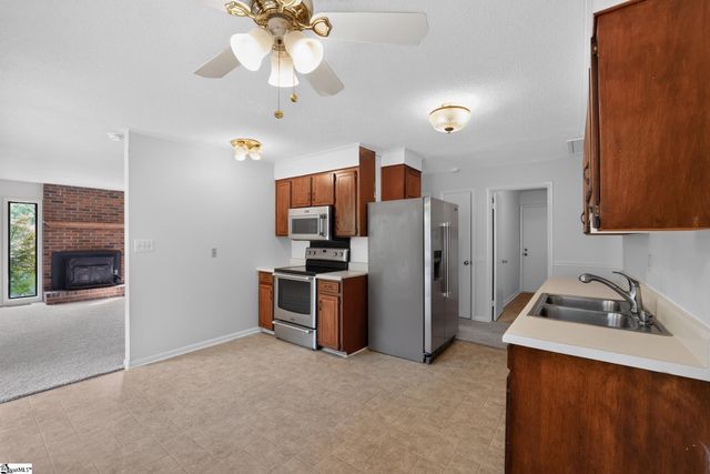 1004 Hollow Oak Drive, Taylors, SC 29687
