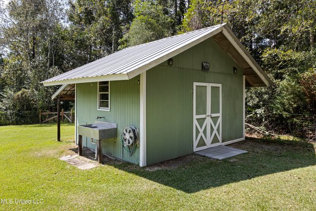 16081 Bill Bond Road, Saucier, MS 39574