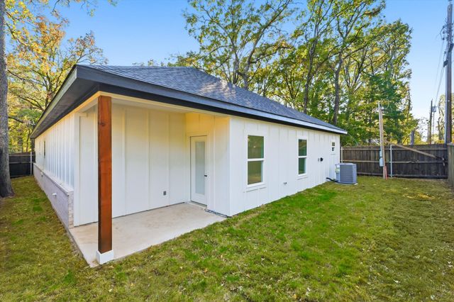 110 Doe Run Road, Gun Barrel City, TX 75156