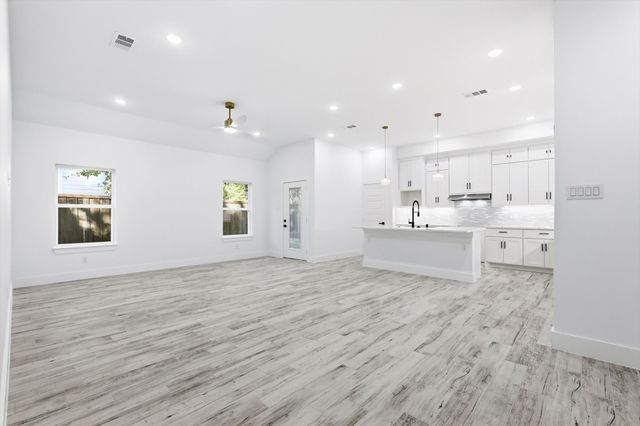 110 Doe Run Road, Gun Barrel City, TX 75156