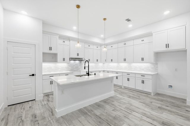 110 Doe Run Road, Gun Barrel City, TX 75156