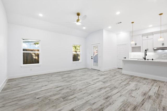 110 Doe Run Road, Gun Barrel City, TX 75156