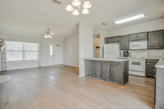 512 N Dover Avenue, Lubbock, TX 79416