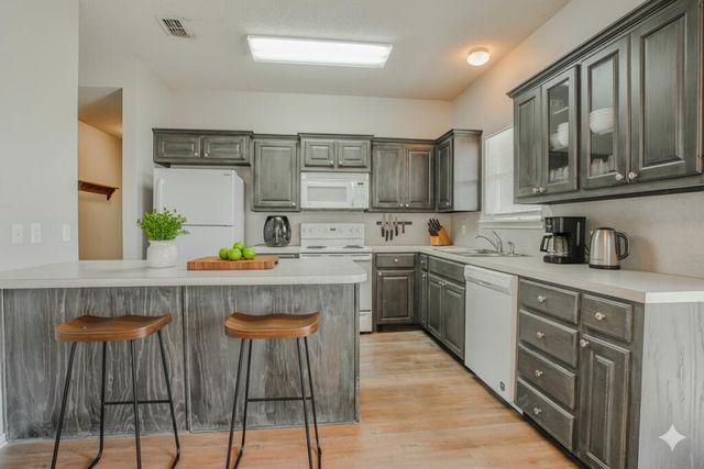 512 N Dover Avenue, Lubbock, TX 79416