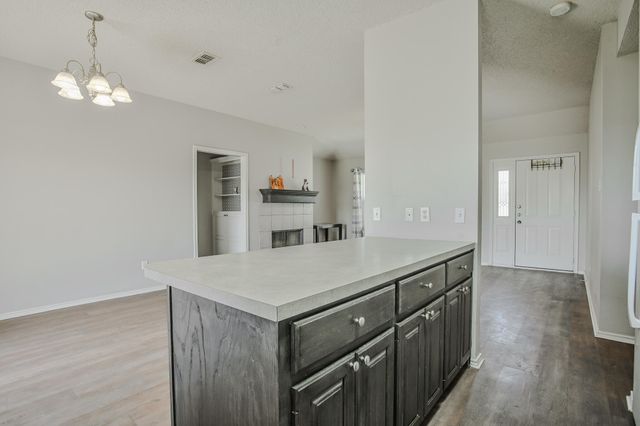 512 N Dover Avenue, Lubbock, TX 79416