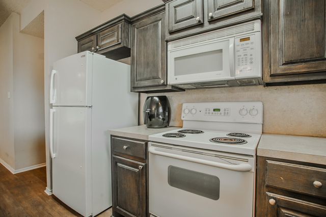 512 N Dover Avenue, Lubbock, TX 79416