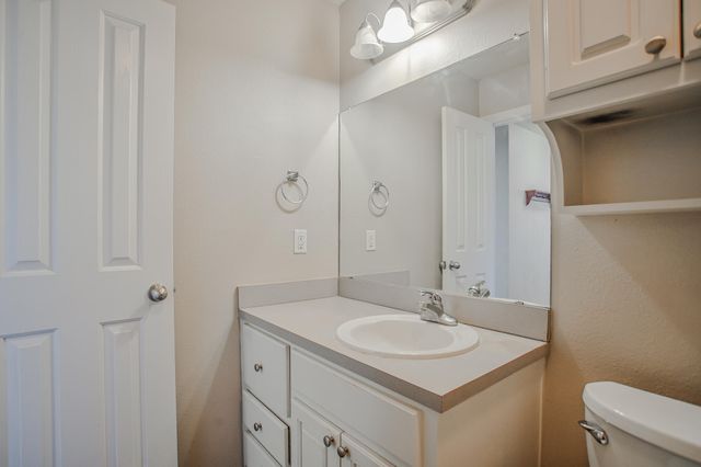 512 N Dover Avenue, Lubbock, TX 79416