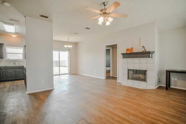 512 N Dover Avenue, Lubbock, TX 79416