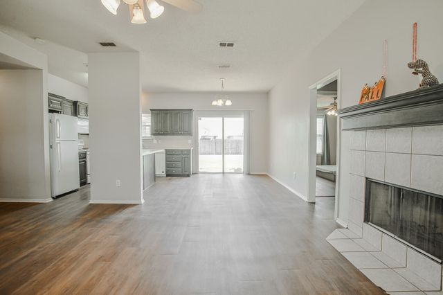 512 N Dover Avenue, Lubbock, TX 79416