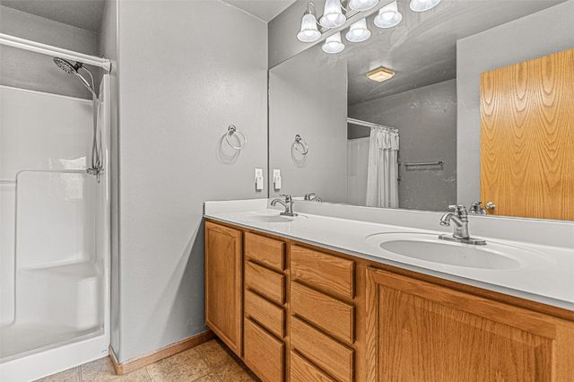 3421 Banar Drive SW B, Cedar Rapids, IA 52404