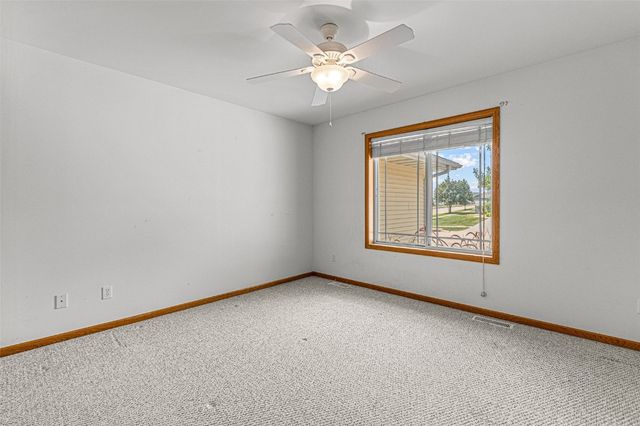 3421 Banar Drive SW B, Cedar Rapids, IA 52404